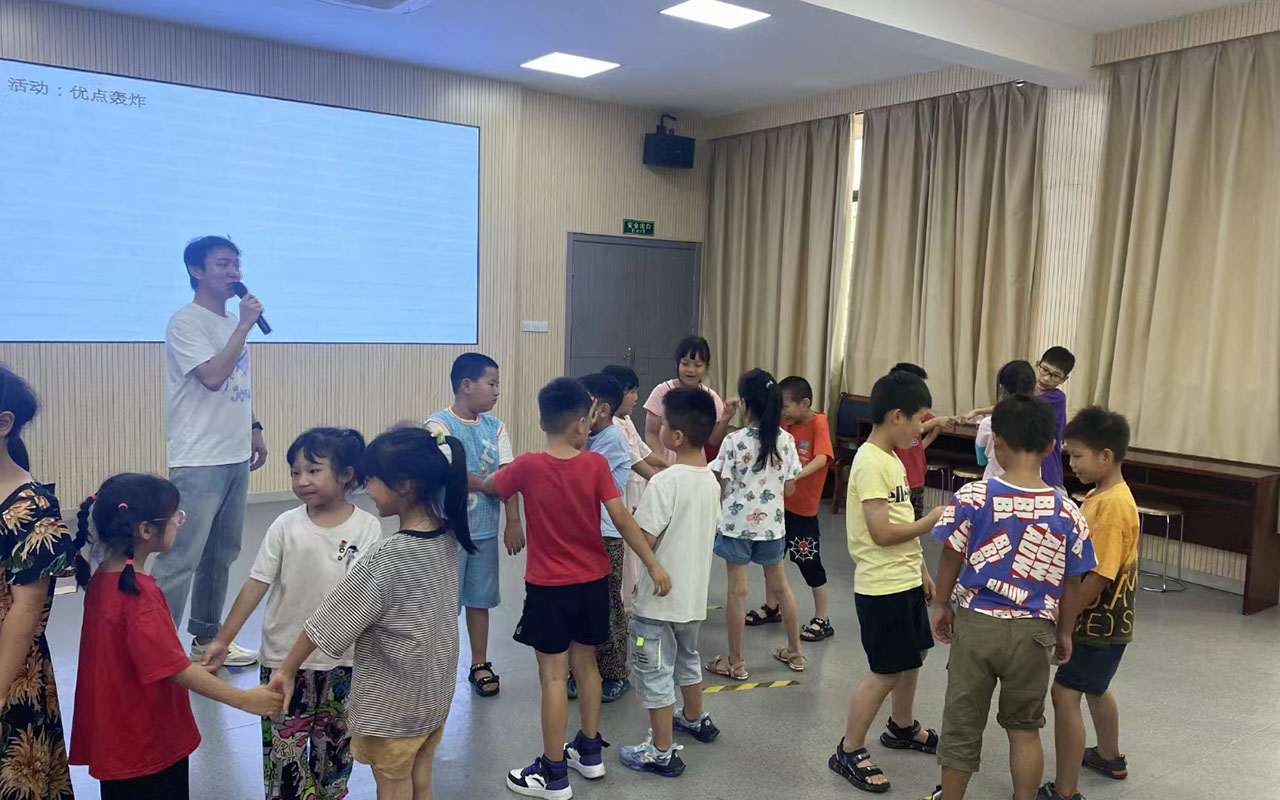 广南龙观乡中心学校